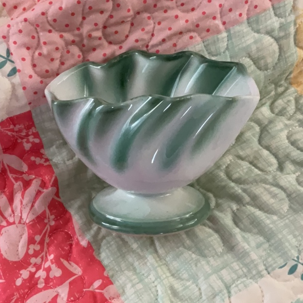 Vintage Hull Regal Pottery Planter # 303 Green And White Made in USA